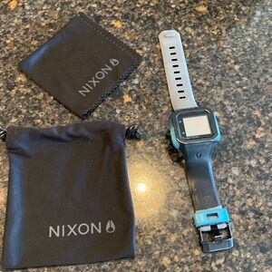 Nixon mens watch waterproof. Needs battery